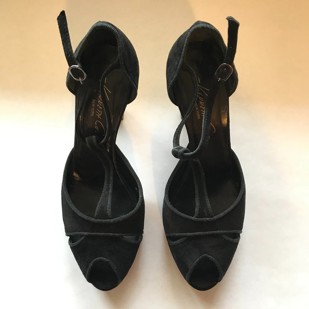 Kenneth Cole NY Black Suede T-Straps. 7M